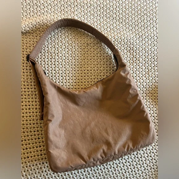 BAGGU Nylon Shoulder Bag in Cocoa EUC - Picture 1 of 2